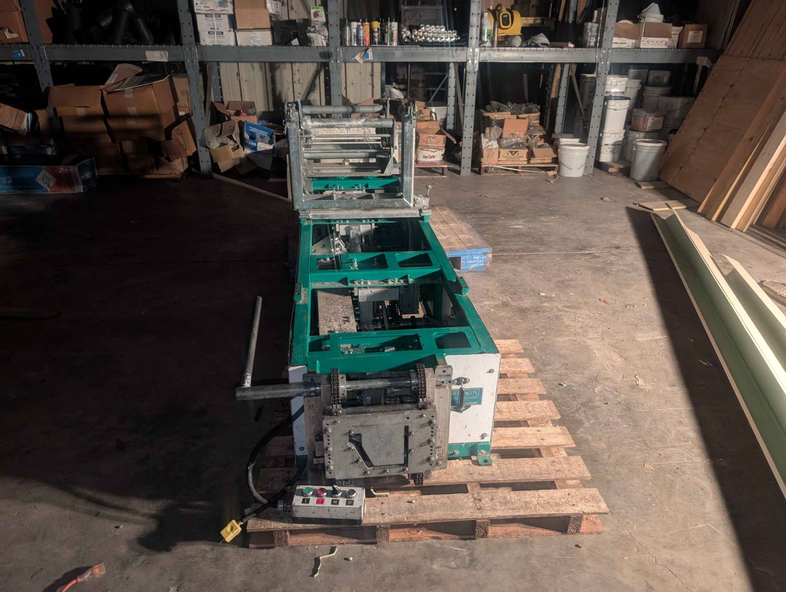 Roll forming machine on a pallet, with drive chains, shear head and pendant control station